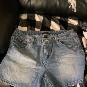 Tommy Hilfiger shorts size 14 in good condition